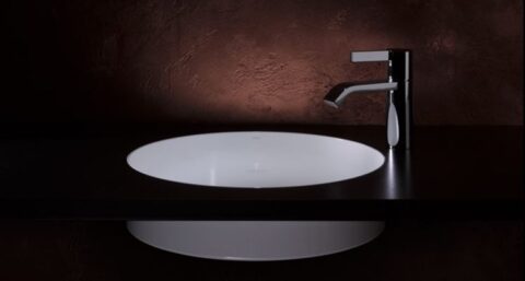 Stalen waskommen met net dat beetje extra