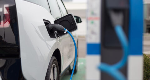 Aantal laadpalen groeit sneller dan aantal e-auto`s