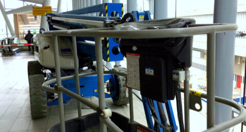 Hoogwerker vast op Utrecht Centraal