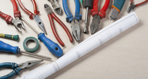 Plafondplaat geheel afgewerkt in het plafond