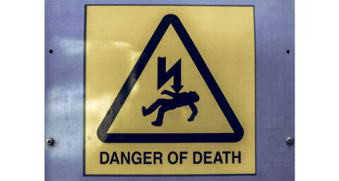 Alleen in zeer uitzonderlijke gevallen werken aan E-installatie onder spanning