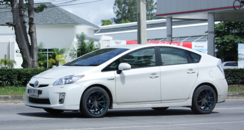 Verkoop elektrische auto’s gehalveerd