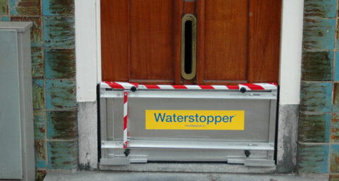 Makkelijk te plaatsen tussenschot voorkomt waterschade