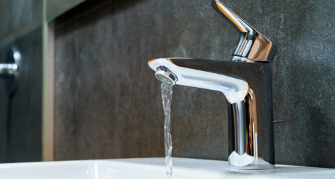 Moderne wastafels, dunne randen