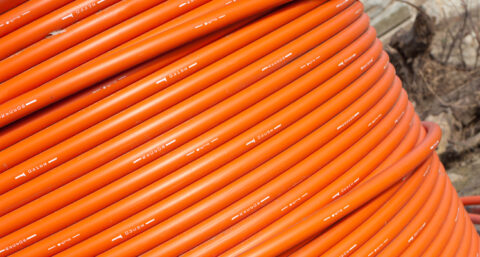 Koeler bekabelen in een Franse fabriek