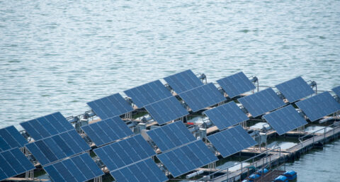 ​Drijvende zonnepanelen hebben hoger rendement