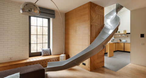 Glijbaan in woning maakt gerenoveerd huis uniek