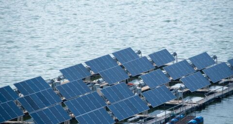 Dubbelzijdige zonnepanelen zorgen voor veel hogere opbrengst