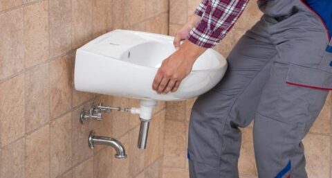 Meer werk in badkamer, renovatie en stucwerk