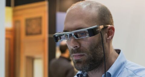 Augmented reality-bril gaat aircomonteur bijstaan