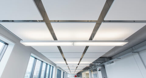 Plafondeilanden dragen bij aan betere akoestiek