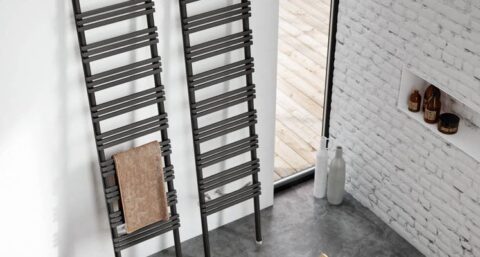 Designradiator met klassieke en moderne elementen