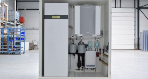 Prefab installatiekast voorziet woning het hele jaar van duurzame energie en warmte