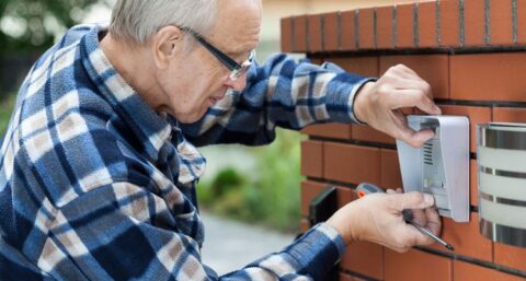 Help de 50-plusser aan een technische baan
