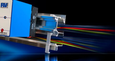 DIN-rail met geïntegreerde kabelgoot bespaart ruimte en tijd