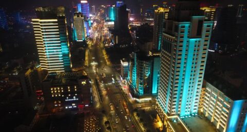 Smart city verlichting maakt kunstwerken van wolkenkrabbers