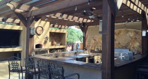 Buitenkeuken: vuurtje stoken, biertje drinken