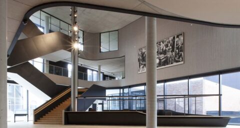 Vilten plafondsysteem toegepast op wanden stadhuis Hasselt