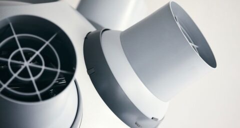 Grote ruimtes verwarmen en koelen met één toestel