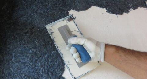 Recycle je oude spijkerbroek tot wandbekleding