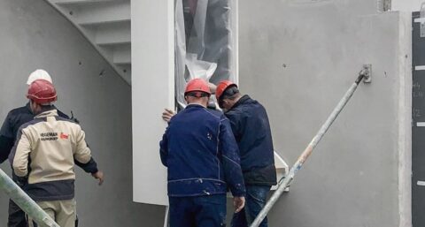 Prefab trap met stekerbare groepenkast nieuwe stap in modulair bouwen