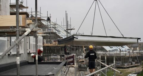 Prefab dakelement met geïntegreerde koudebrugonderbreking verkort bouwtijd