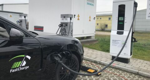 Met deze snellader zijn elektrische auto`s binnen 3 minuten weer onderweg