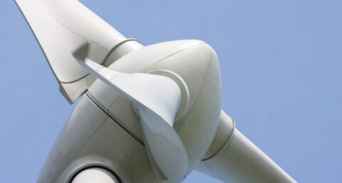 Oude windturbines krijgen 2e leven als stoeptegel