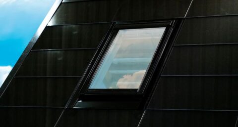Prefab energiedak: dakraam en energieopwekking in één