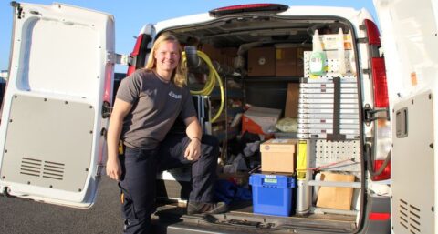 “De meeste reageren enthousiast op mij als vrouwelijke monteur, maar het is zeker nog niet de norm”