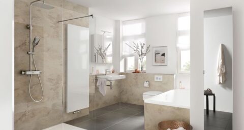 Wandbekleding geeft badkamer moderne look