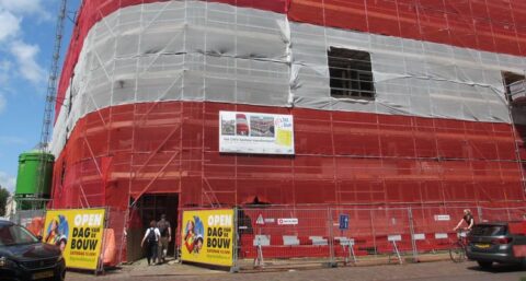 Van garage via kantoorpand naar appartementen