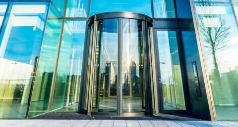 Nieuwe RC3 inbraakwerende automatische roldeuren zijn veiliger en energiezuiniger