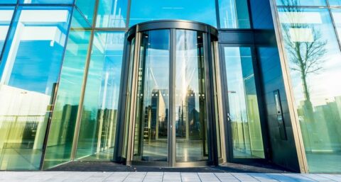 Nieuwe RC3 inbraakwerende automatische roldeuren zijn veiliger en energiezuiniger