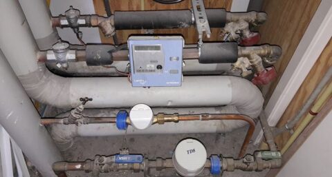 Aansluiting warmtenet in bestaande woning hoeft niet perse in meterkast