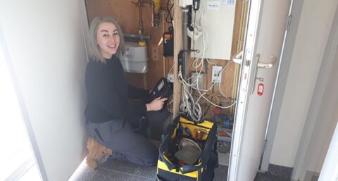 Weg met dat `snoerwoud`!