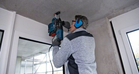 De eerste accu-stofafzuiging met eigen stroomvoorziening voor de boorhamers van Bosch Professional.