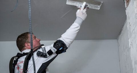 TNO-test: exoskelet leidt tot minder belasting stukadoors