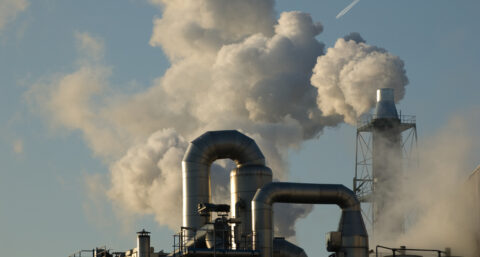 Restwarmte uit fabriek verwarmt Rotterdam