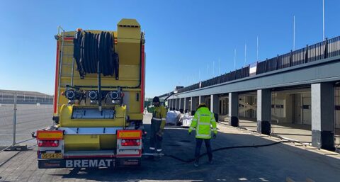 In vier uur een superstrakke gietvloer in de Zandvoortse paddock