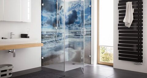 Gedeeltelijke renovatie in de badkamer met RenoDeco wandbekledingen