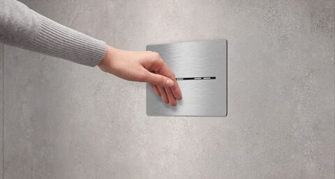 Aanraakvrij spoelen met nieuwe elektronische bedieningsplaat TECE
