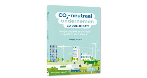 2.500e exemplaar boek `CO2-neutraal ondernemen – zo doe je dat!` overhandigd.