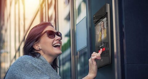 ‘Nieuw intercomsysteem uiterst handig te monteren’