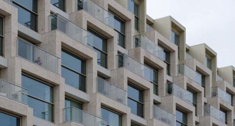 Verticale schuiframen met kantelfunctie