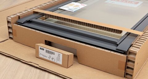 VELUX Groep bant plastic uit alle dakraamverpakkingen