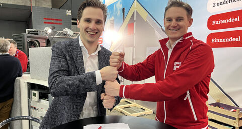 Zonnepanelen en schilisolatie in één prefab pakket