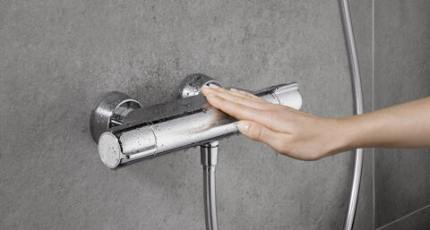 Douchekraan die nooit te heet wordt