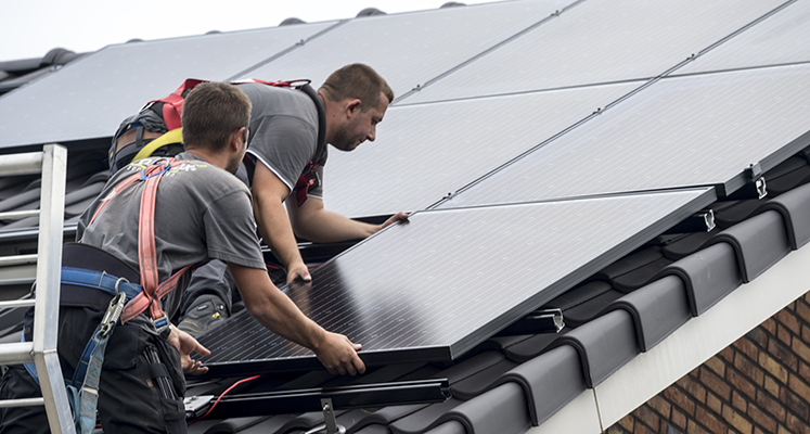 Zonnepanelen leggen