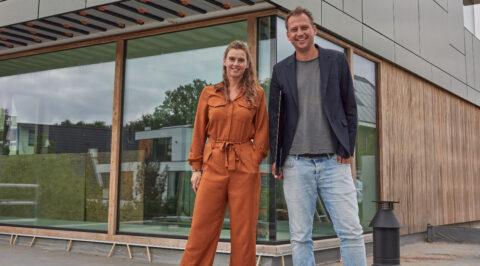 Terracottakleurige zonnepanelen: ‘Energie opwekken met oog voor esthetiek’